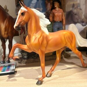 Breyer Model Horse palomino Saddlebred